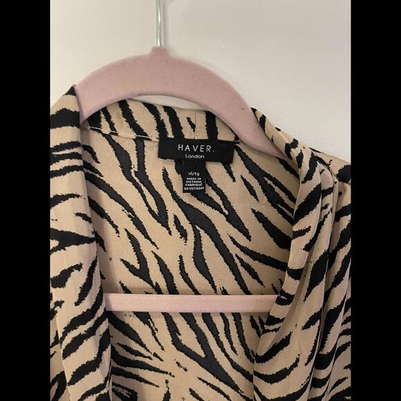 Haver Of London Animal print crossbody blouse - Picture 3 of 5